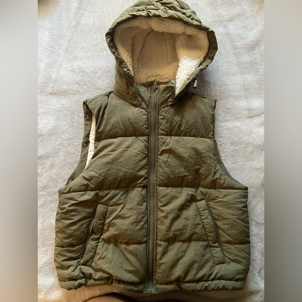 Love tree green vest